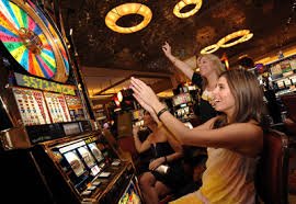 Mobile Legends match details on bangsawan slot showing team rosters and live betting odds